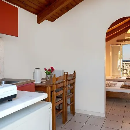 Antonis Pool Bar Hotell 3*
