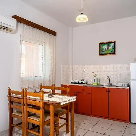 Antonis Pool Bar Hotel 3*