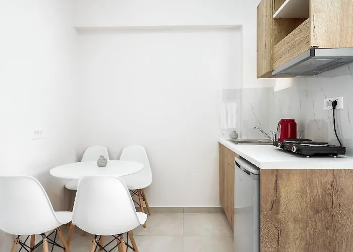 Antonis Pool Bar Hotel