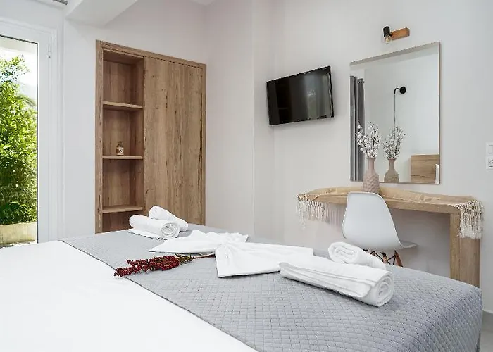 Antonis Pool Bar Hotel