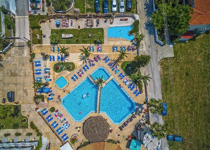 Отель Antonis Pool Bar Каламакион