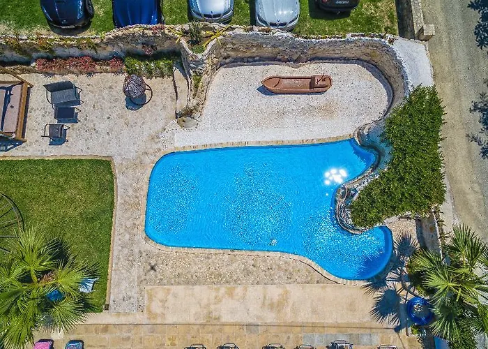 Отель Antonis Pool Bar Каламакион
